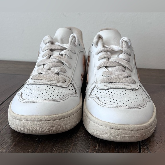 Veja Sneakers Womens size 5 - Picture 3 of 10